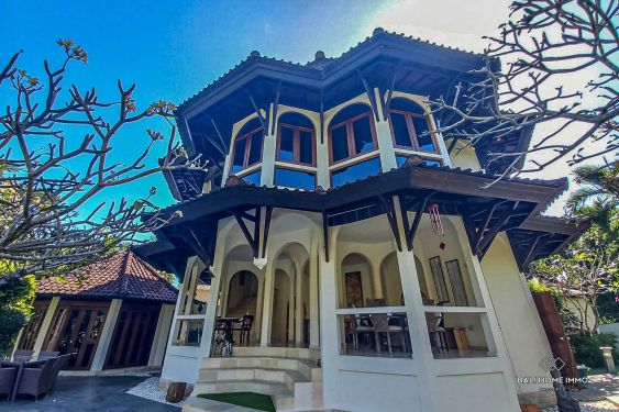 Image 2 from Villa Keluarga Luas 3 Kamar Disewa Bulanan di Bali Petitenget
