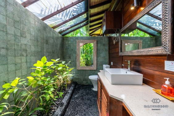 Image 14 from Spacious Joglo Style 4 Bedroom Villa for Yearly Rental in Berawa