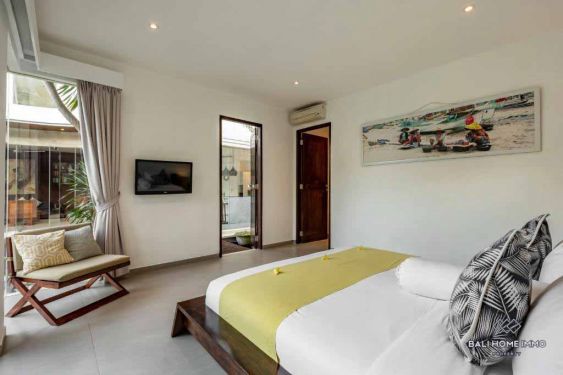 Image 13 from Vila 4 Kamar Tidur yang Indah untuk Dijual di Petitenget Bali