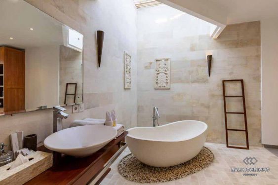 Image 16 from Vila 4 Kamar Tidur yang Indah untuk Dijual di Petitenget Bali