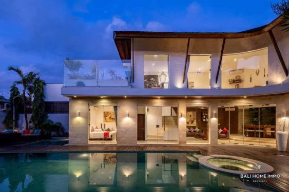 Image 18 from Vila 4 Kamar Tidur yang Indah untuk Dijual di Petitenget Bali