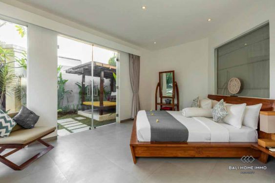Image 11 from Vila 4 Kamar Tidur yang Indah untuk Dijual di Petitenget Bali