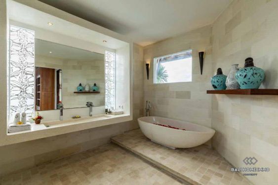 Image 17 from Vila 4 Kamar Tidur yang Indah untuk Dijual di Petitenget Bali