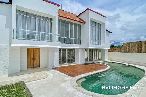 Image 1 from Villa Menakjubkan 4 Kamar Dikontrak Jangka Panjang di Bali Seminyak