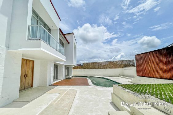 Image 3 from Stunning 4 Bedroom Villa for Sale Leasehold in Bali Seminyak