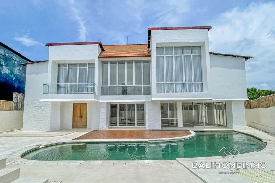 Image 2 from Superbe villa de 4 chambres à vendre avec option d'achat à Bali Seminyak.