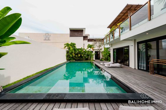 Image 3 from Stunning 5 Bedroom Villa for Sale Leasehold in Bali Near Berawa Beach