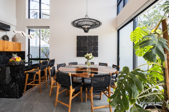 Image 5 from Stunning 6 Bedroom Villa for Sale and Rent in Bali Pererenan Beachside