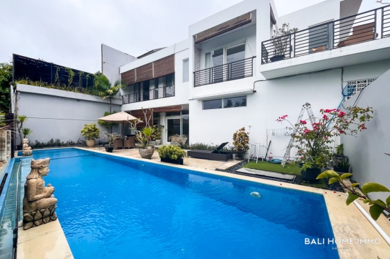 Image 1 from MAGNIFIQUE VILLA EN PLEINE PROPRIÉTÉ AVEC VUE SUR LA JUNGLE ET L'OCÉAN À UNGASAN