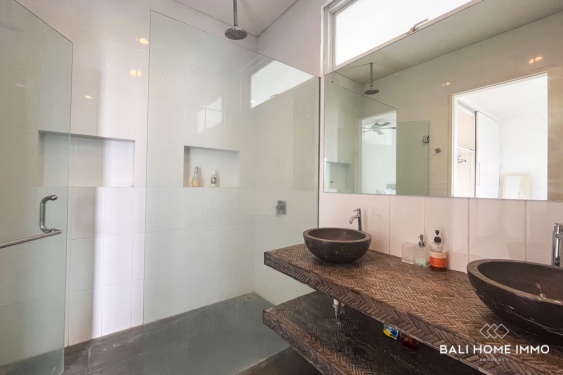 Image 17 from MAGNIFIQUE VILLA EN PLEINE PROPRIÉTÉ AVEC VUE SUR LA JUNGLE ET L'OCÉAN À UNGASAN