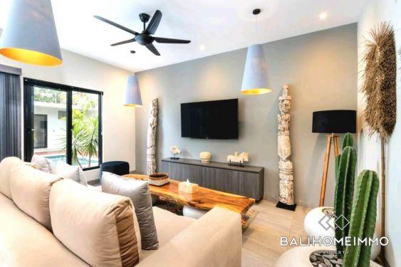 Image 2 from Villa 3 Kamar Modern yang Menakjubkan Dijual Hak Milik di Seminyak Bali