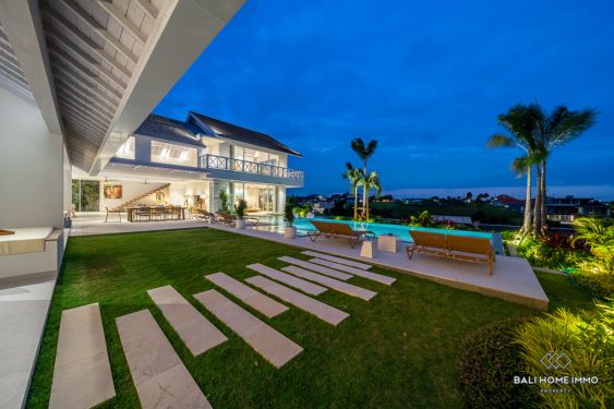 Image 2 from Villa Keluarga Mewah dengan 4 Kamar Berpemandangan Sawah Dijual di Bali Batu Bolong