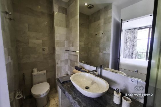 Image 12 from Superbe havre de paix traditionnel de 9 chambres avec vue sur l'océan à vendre à Melasti