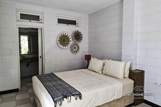 Image 9 from Superbe havre de paix traditionnel de 9 chambres avec vue sur l'océan à vendre à Melasti