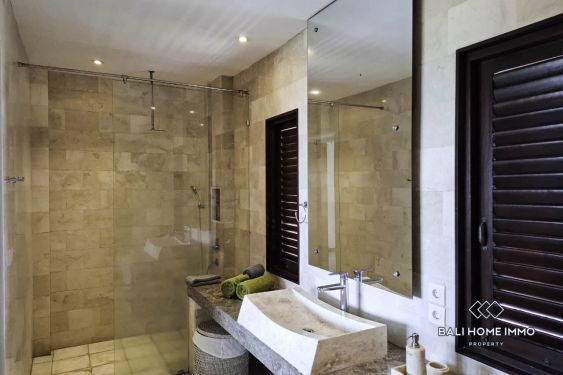 Image 13 from Superbe havre de paix traditionnel de 9 chambres avec vue sur l'océan à vendre à Melasti