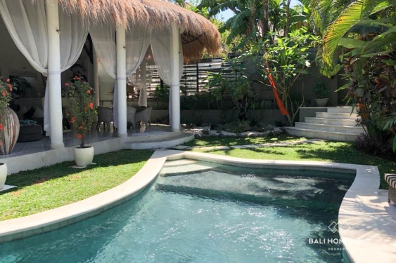 Villa élégante de 2 chambres avec salon ouvert à louer à l'année à Umalas