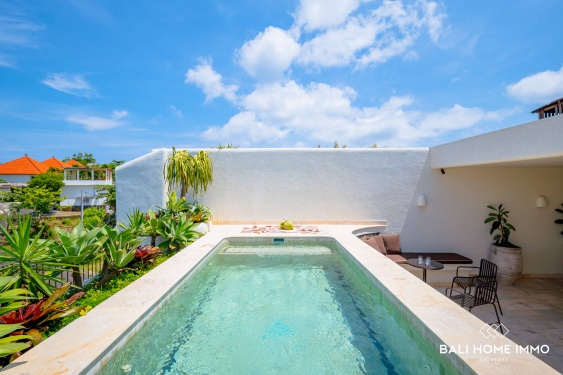 Image 3 from Villa 2 Kamar Tidur Bergaya Dijual dengan Kolam Renang Atap, Sauna & Pemandian Es Dekat Uluwatu