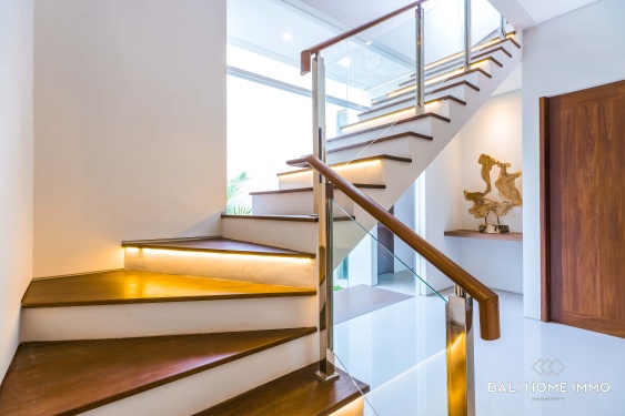 Image 15 from Stylish 3BR Villa for Sale and Rent with Bay & Mountain Views and Rooftop Pool Near Nusa Dua