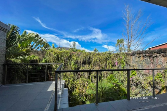 Image 17 from Villa Tradisional 3 Kamar dengan Rooftop Pemandangan Laut Dijual di Jimbaran