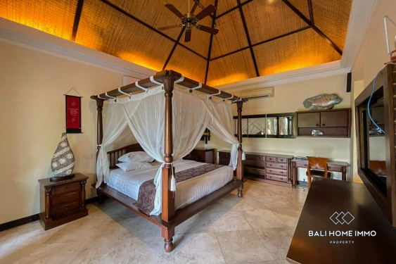 Image 9 from Villa Tradisional 3 Kamar dengan Rooftop Pemandangan Laut Dijual di Jimbaran