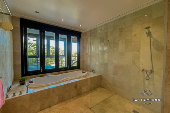 Image 12 from Villa Tradisional 3 Kamar dengan Rooftop Pemandangan Laut Dijual di Jimbaran