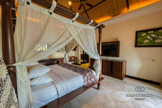 Image 10 from Villa Tradisional 3 Kamar dengan Rooftop Pemandangan Laut Dijual di Jimbaran