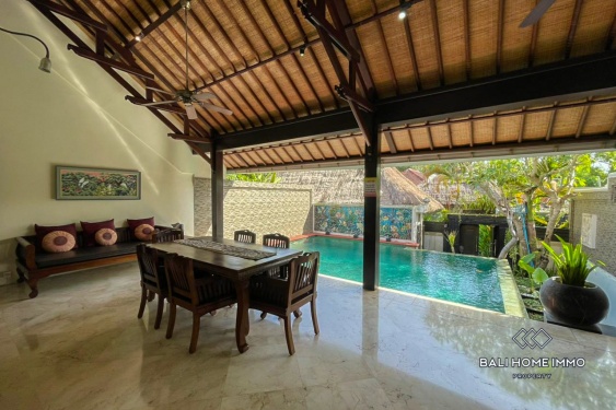 Image 5 from Villa Tradisional 3 Kamar dengan Rooftop Pemandangan Laut Dijual di Jimbaran