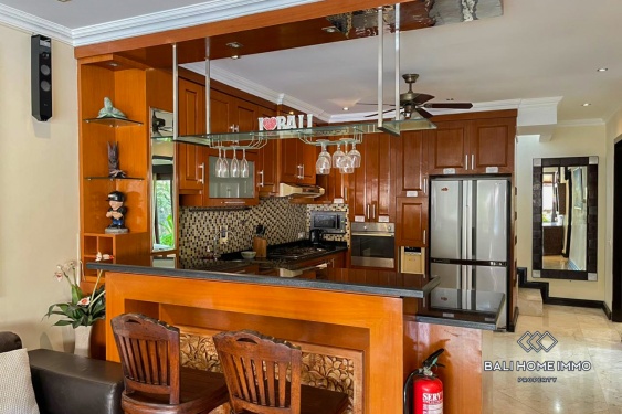 Image 6 from Villa Tradisional 3 Kamar dengan Rooftop Pemandangan Laut Dijual di Jimbaran