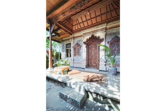 Traditional Balinese-Style House 2 Bedrooms + 1 Office For Rent In Umalas
