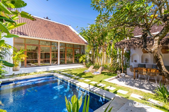 Tropical 2 bedroom villa for yearly and Monthly rental in Berawa Canggu