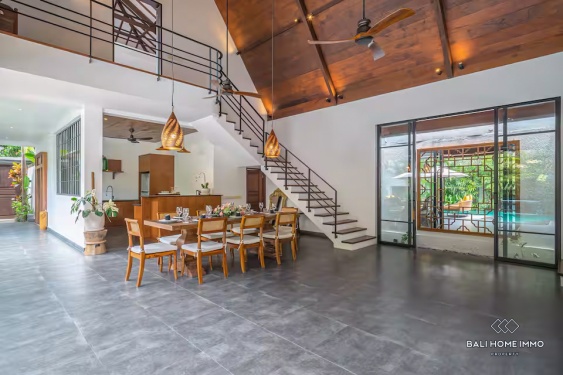 Image 6 from Villa mewah tropis 4 kamar dijual dengan status hak sewa di Pererenan, Bali.