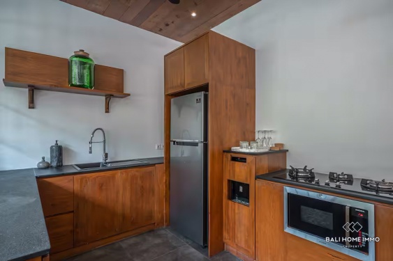 Image 9 from Villa mewah tropis 4 kamar dijual dengan status hak sewa di Pererenan, Bali.