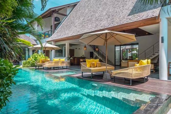 Image 2 from Villa mewah tropis 4 kamar dijual dengan status hak sewa di Pererenan, Bali.