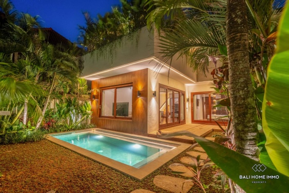 Villa mewah bergaya tropis dengan 3 kamar dijual dengan status hak sewa di Bali, Sanur.