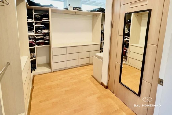 Image 7 from Vila Keluarga Siap Huni dengan 4 Kamar dijual di Umalas, Bali