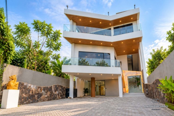 Propriété unique de 4 étages avec vue sur l'océan, en pleine propriété, à vendre à Sanur, Bali.