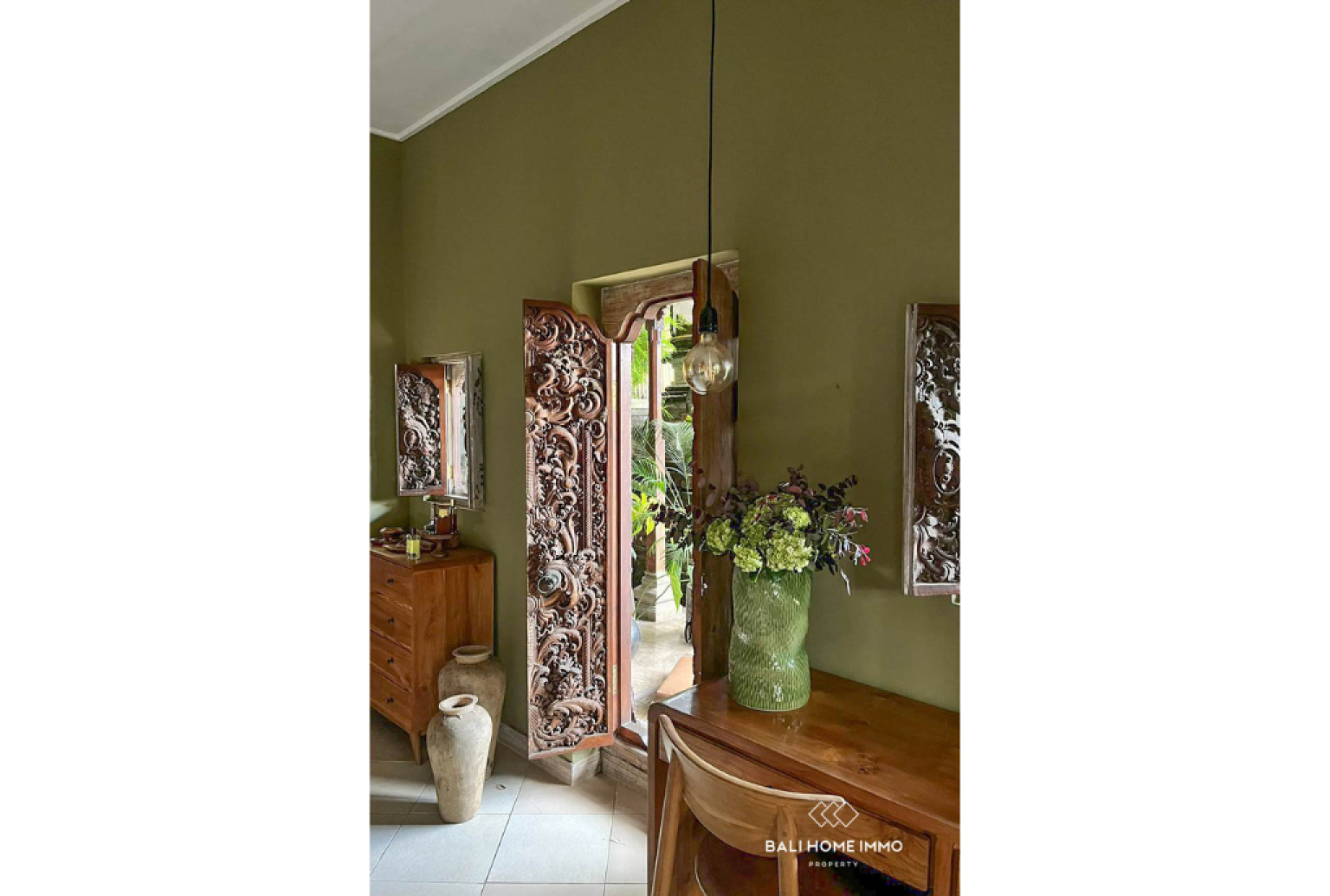 Traditional Balinese-Style House 2 Bedrooms + 1 Office For Rent In Umalas view 10