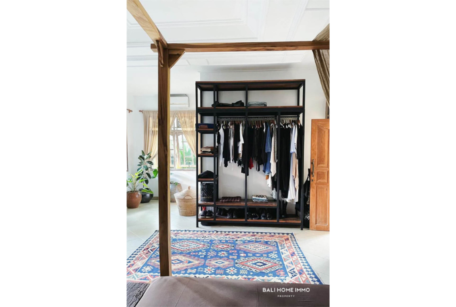 Traditional Balinese-Style House 2 Bedrooms + 1 Office For Rent In Umalas view 7