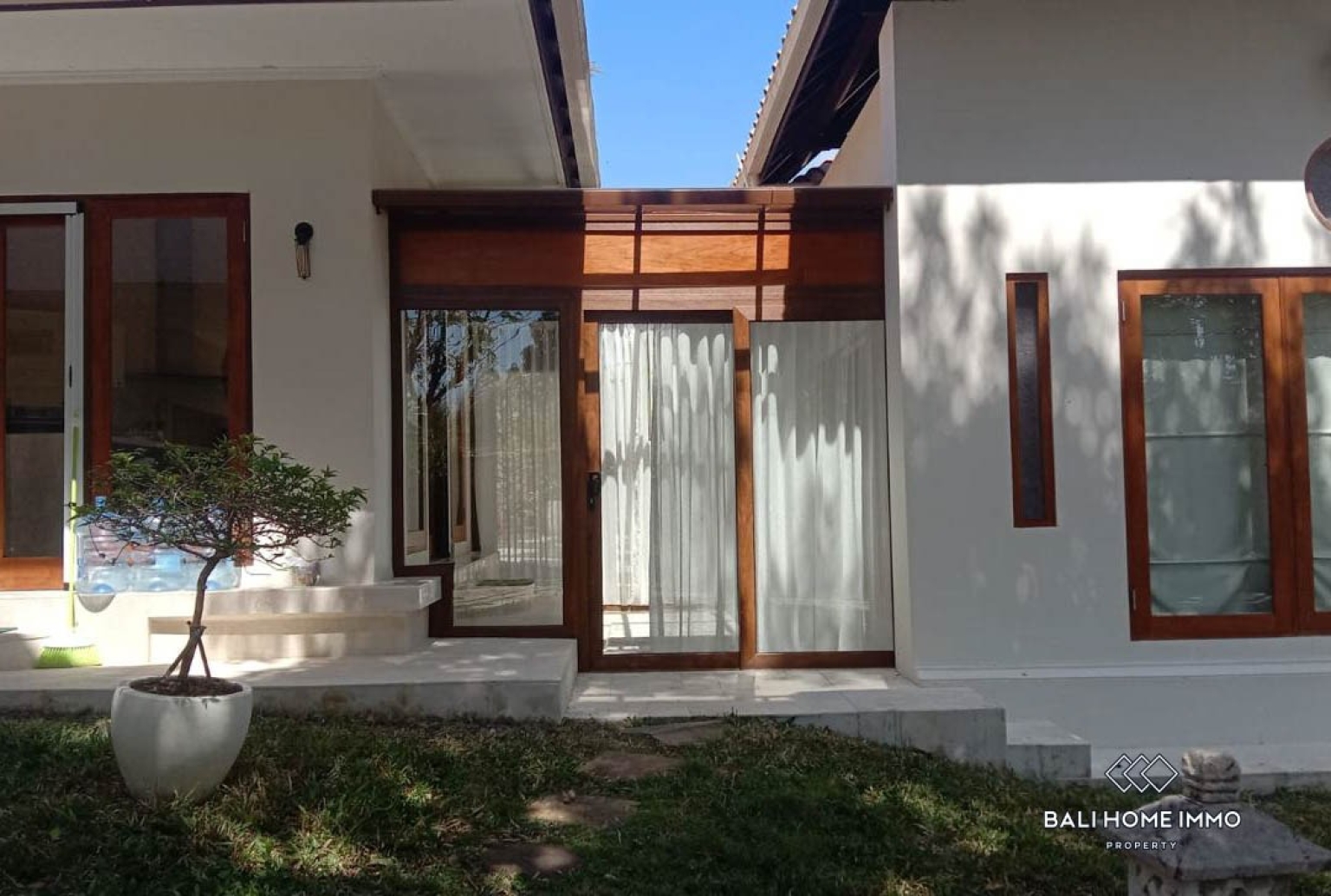 Vila 4 Kamar Tidur yang Tenang dengan Area Taman yang Luas Dijual di Nusa Dua view 5
