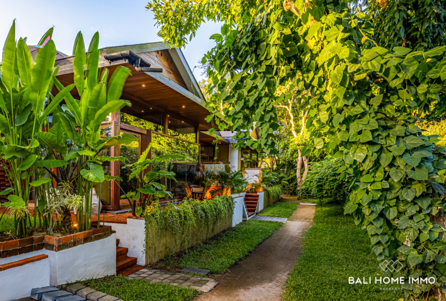 TROPICAL 1 BEDROOM VILLA FOR SALE LEASEHOLD AND RENTAL IN PECATU view 2