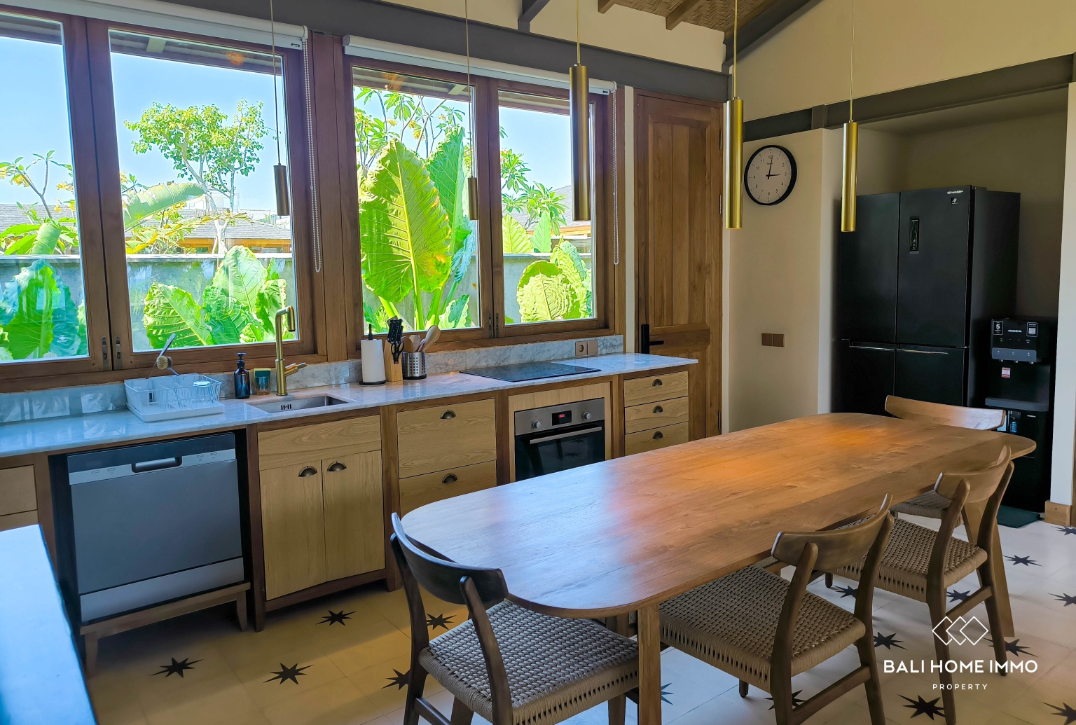 Tropical 2-Bedroom Beachside Villa For Rent in Seseh view 5