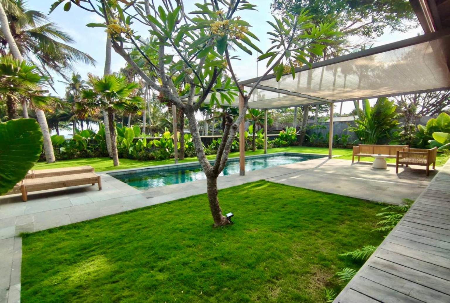 Tropical 2-Bedroom Beachside Villa For Rent in Seseh view 15