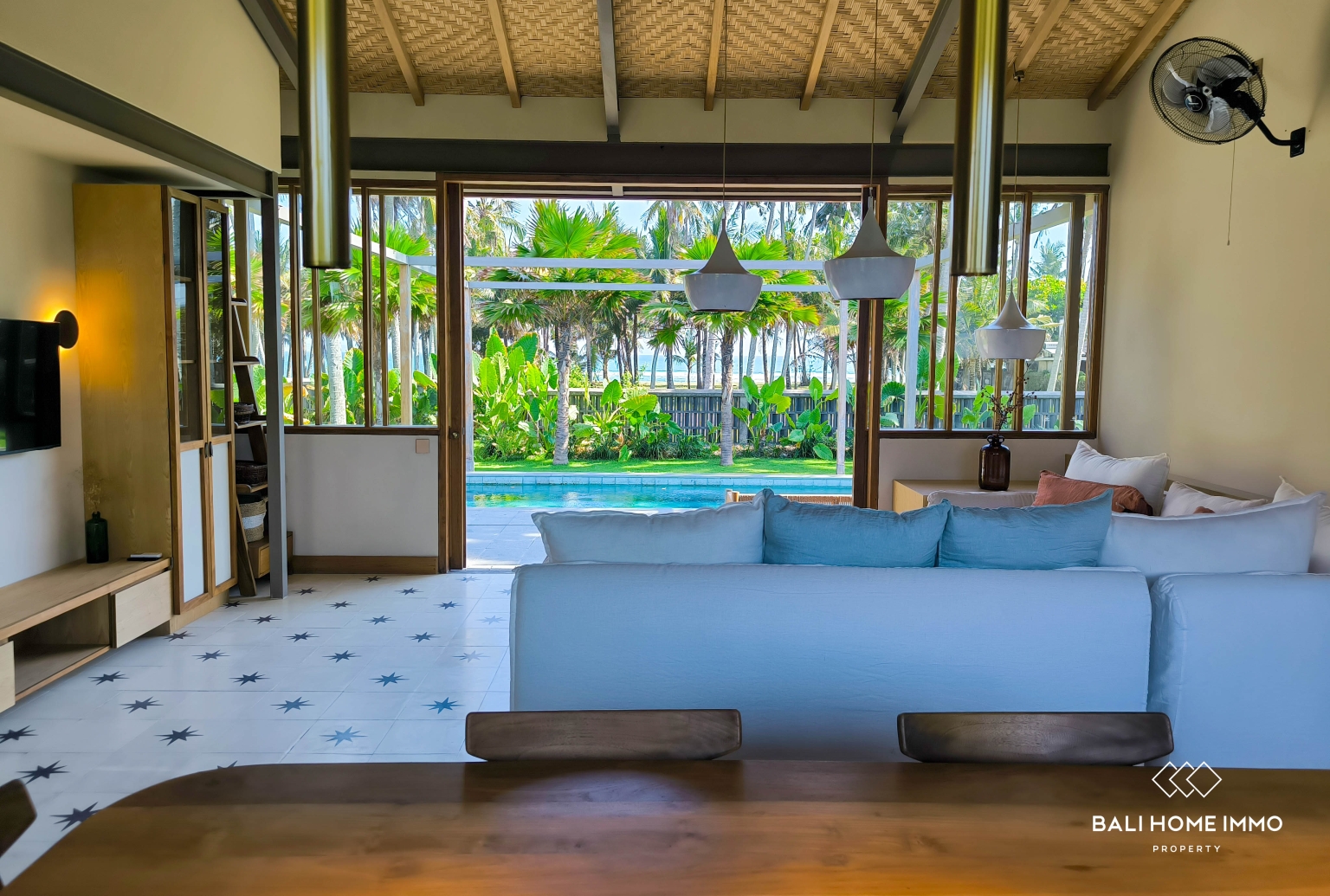 Tropical 2-Bedroom Beachside Villa For Rent in Seseh view 4