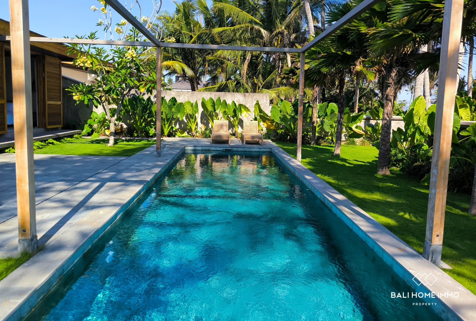 Tropical 2-Bedroom Beachside Villa For Rent in Seseh view 16
