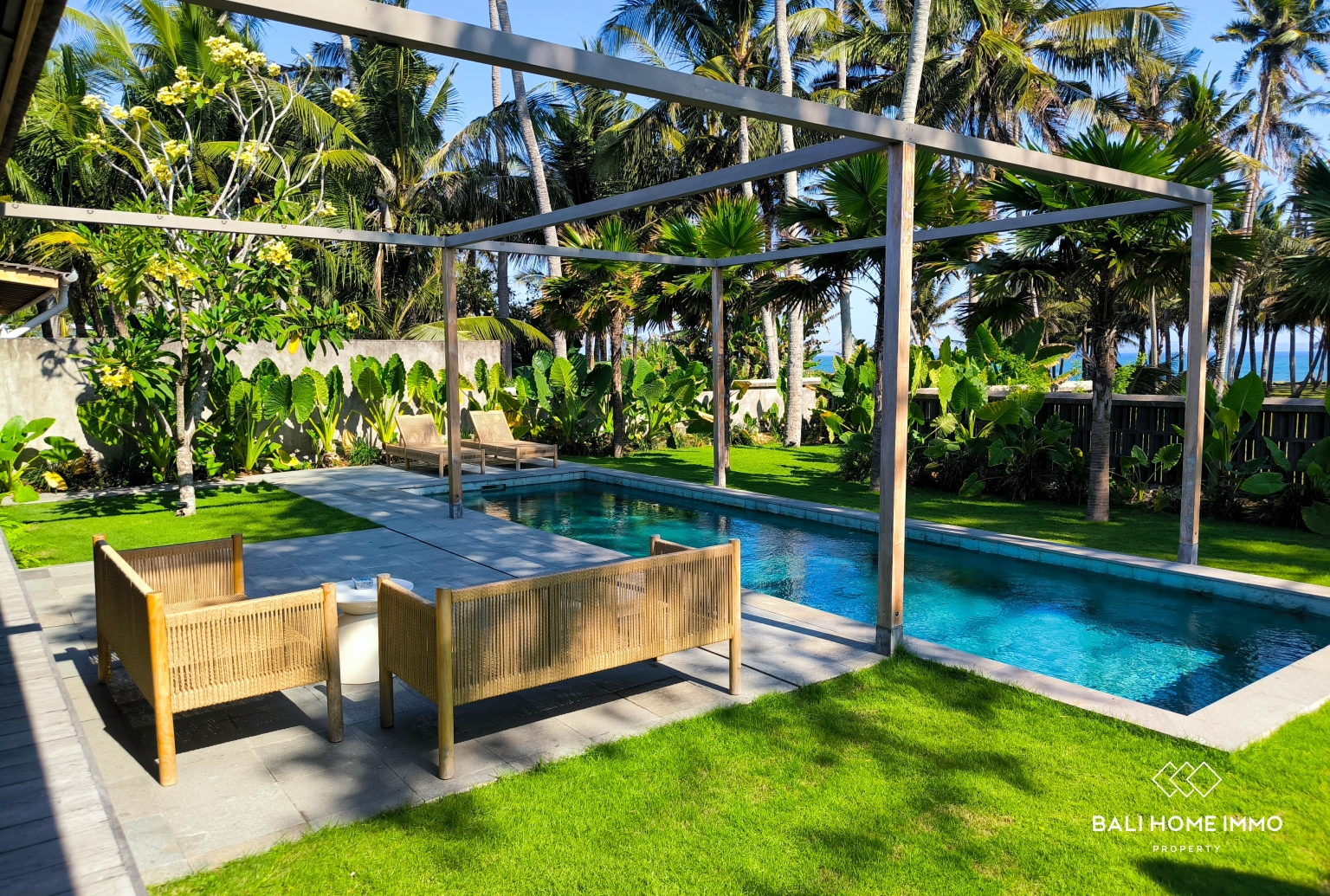Tropical 2-Bedroom Beachside Villa For Rent in Seseh view 15