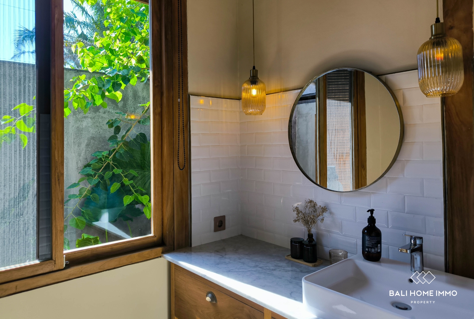 Tropical 2-Bedroom Beachside Villa For Rent in Seseh view 12