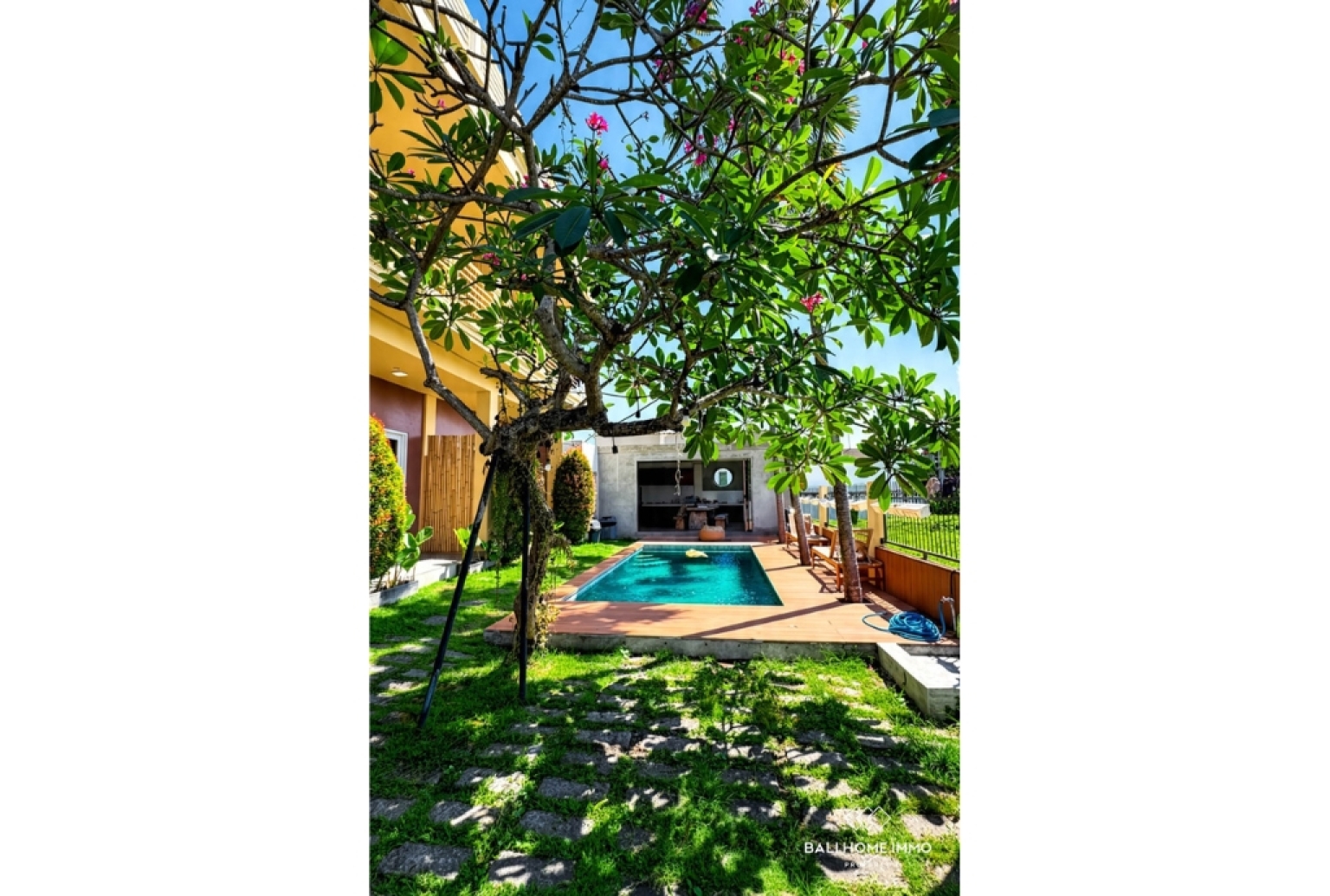 Villa tropicale de 2 chambres et maison d'hôtes de 6 chambres à louer à Canggu view 10