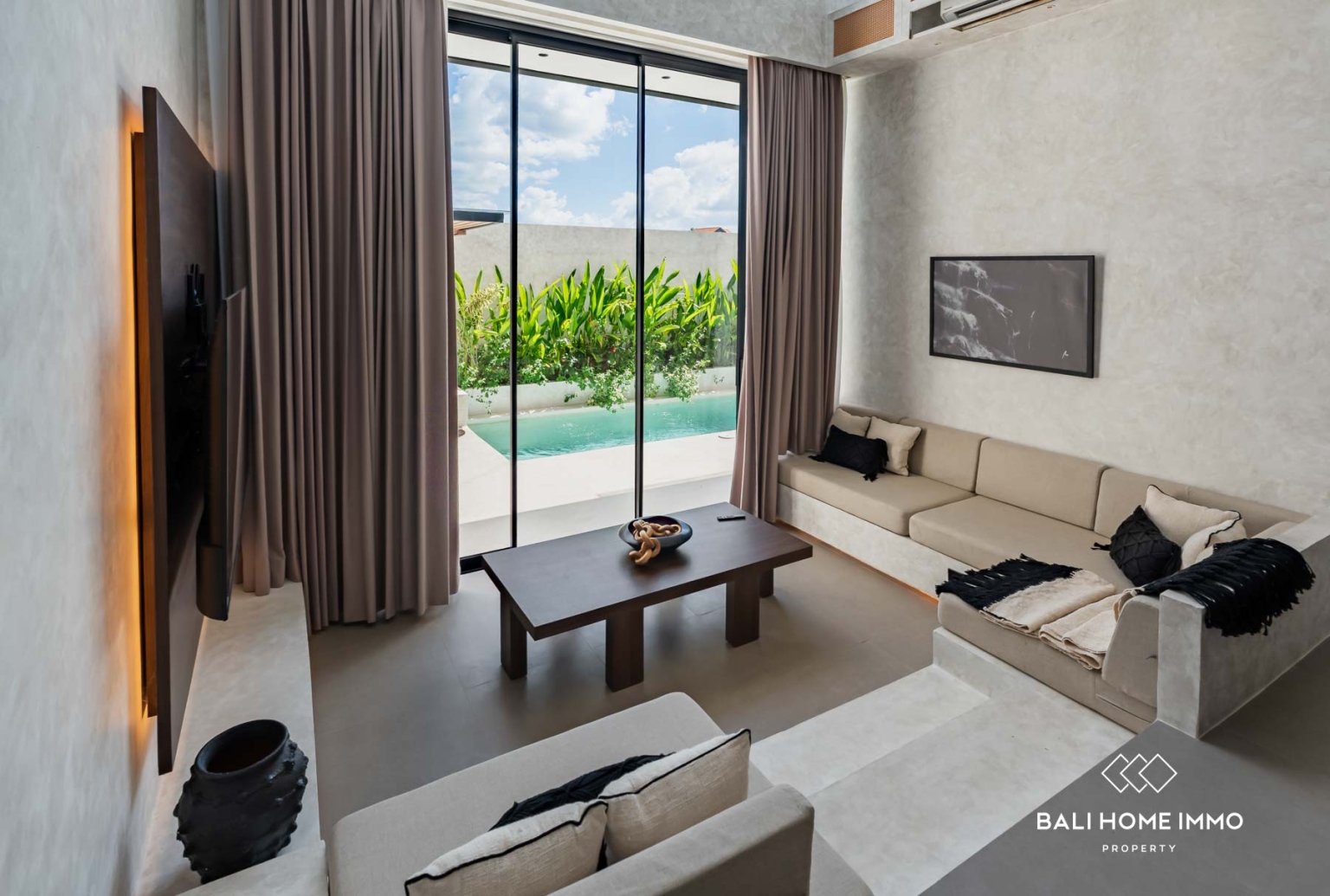 TROPICAL 2 BEDROOM VILLA FOR LEASEHOLD SALE IN PERERENAN BALI view 3