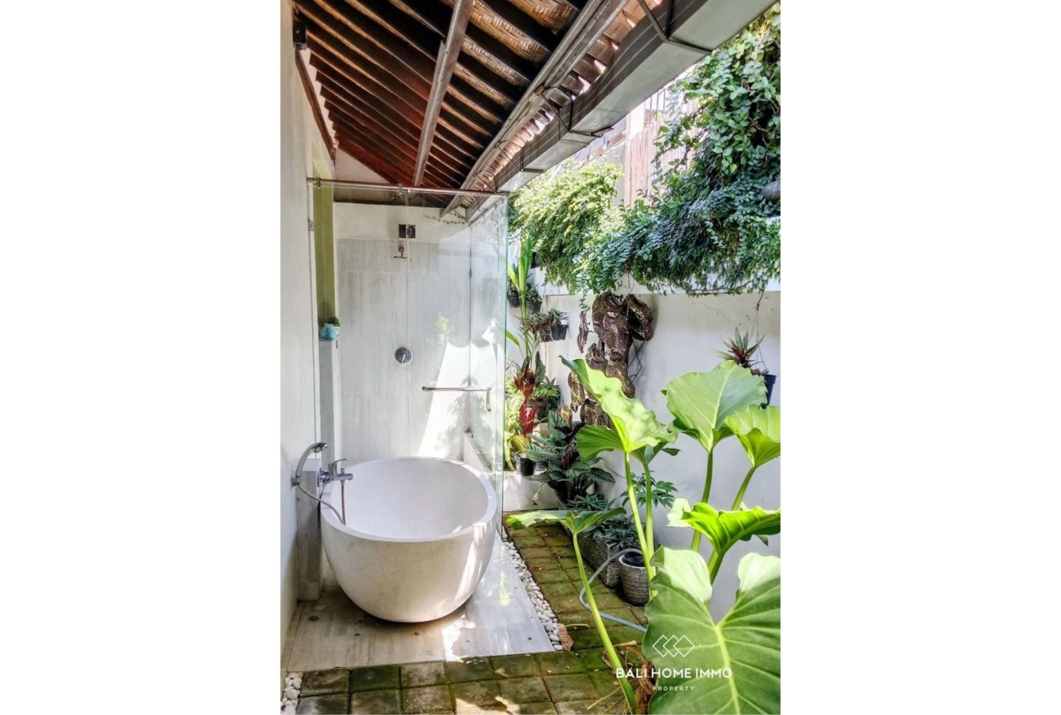 Villa tropicale de 4 chambres à coucher à vendre en bail emphytéotique à Seminyak, Bali view 13