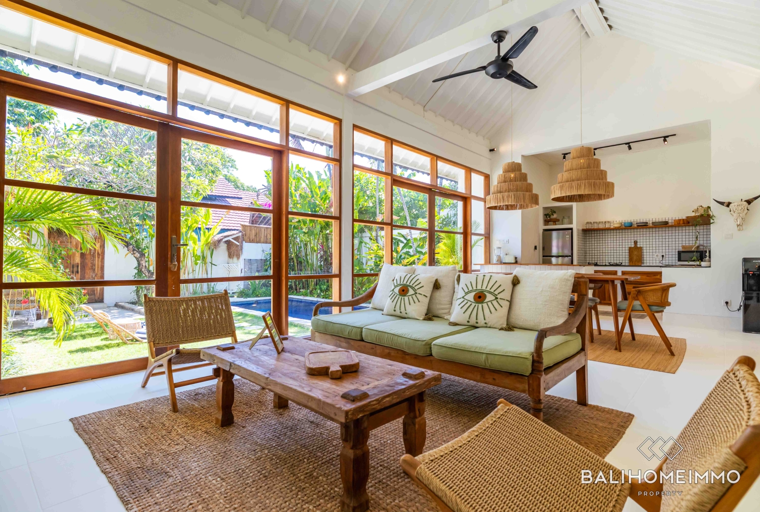 Vila tropis 2 kamar untuk disewakan tahunan dan bulanan di Berawa Canggu view 3